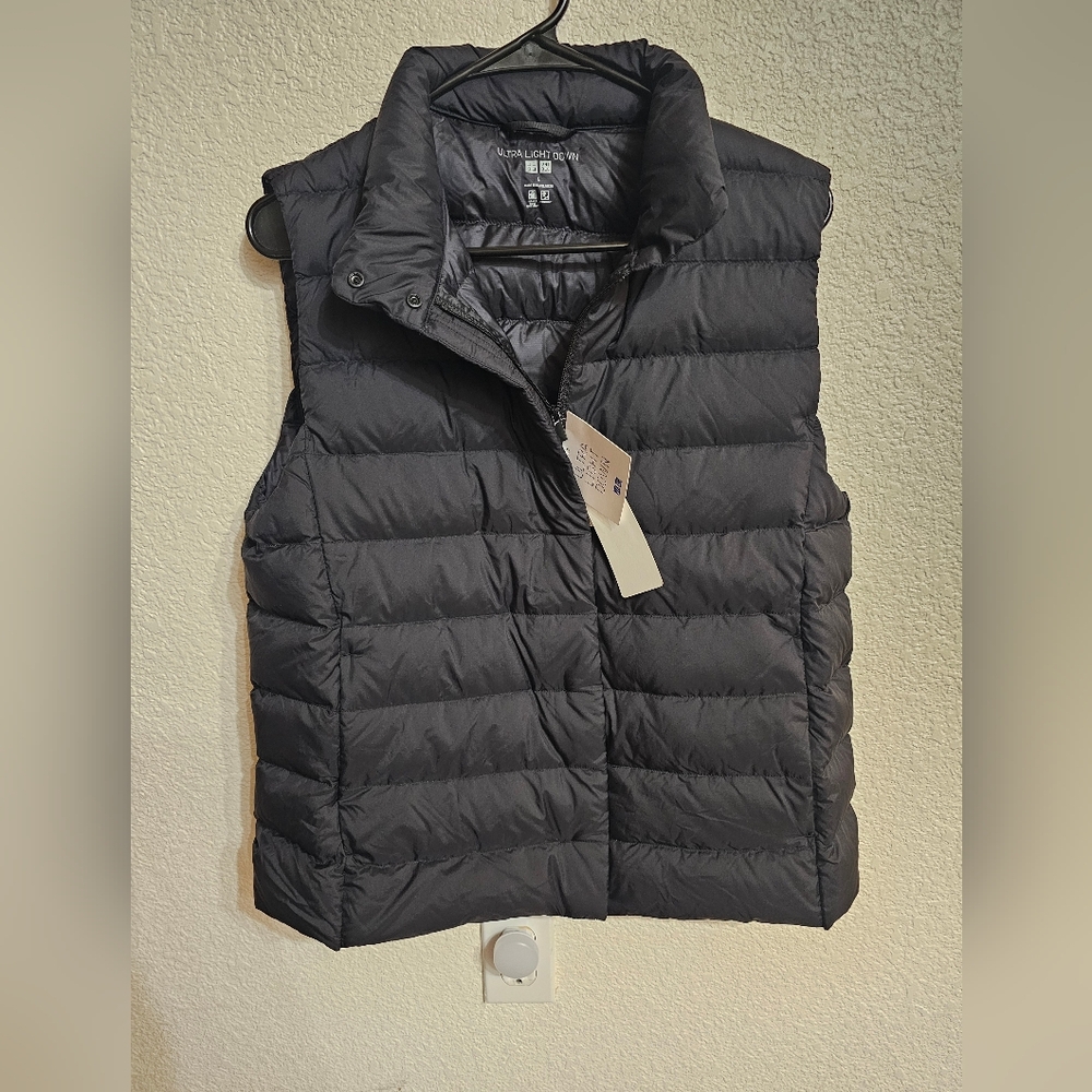 Uniqlo black puff vest